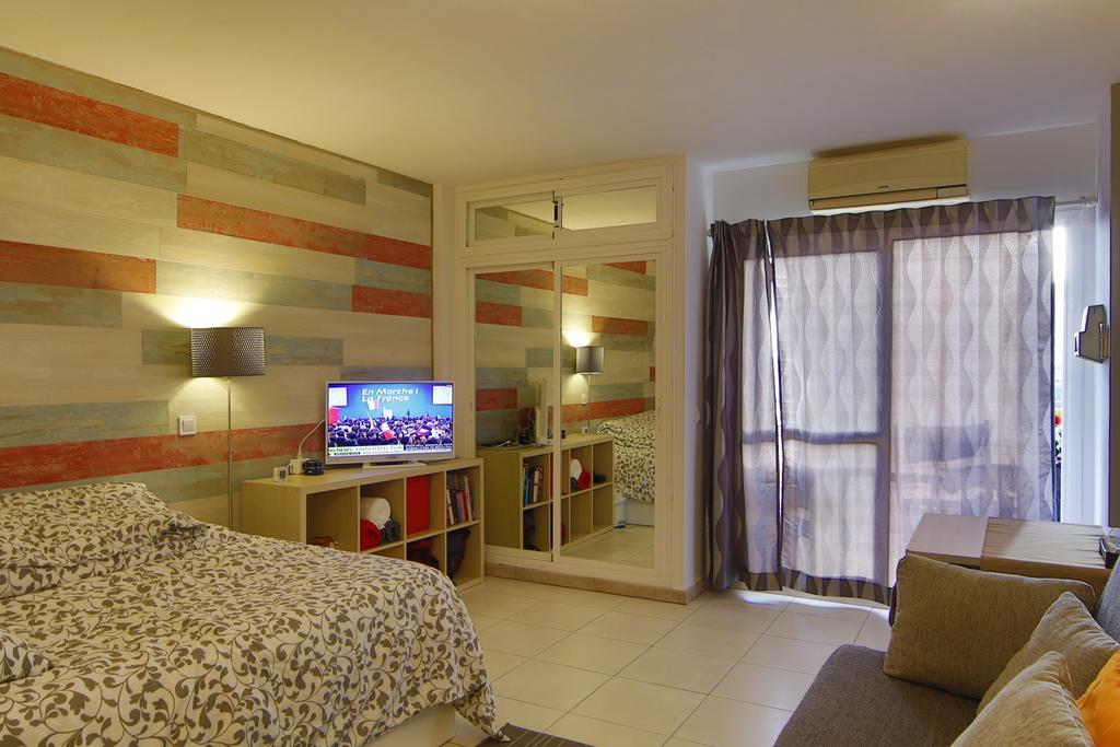 Anna & Pierre-Noel Apartment. เบนัลมาเดนา ภายนอก รูปภาพ
