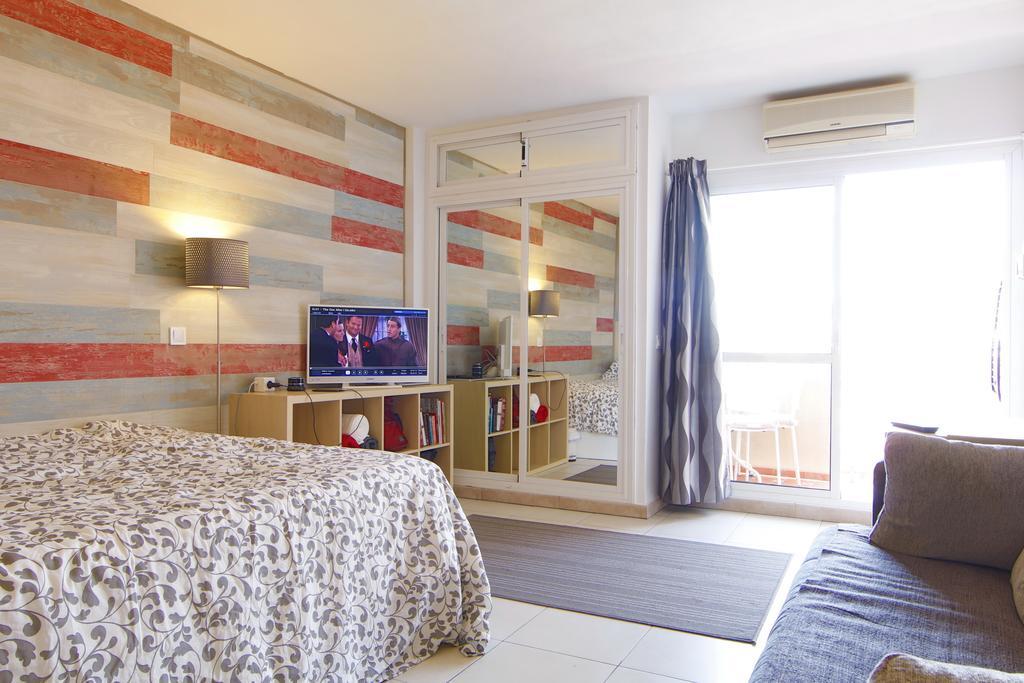 Anna & Pierre-Noel Apartment. เบนัลมาเดนา ภายนอก รูปภาพ